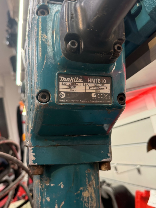 Отбойный молоток Makita hm1810