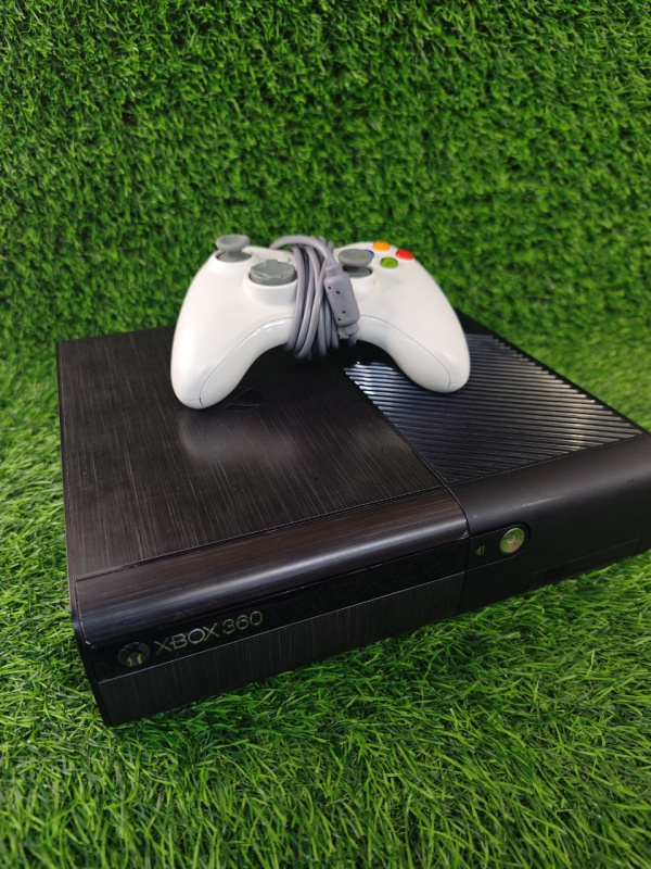 Игровая приставка Xbox 360
