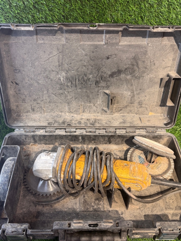 Болгарка Dewalt Не указана