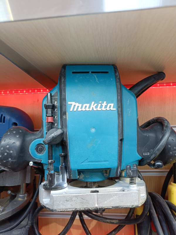 Фрезер Makita RP900