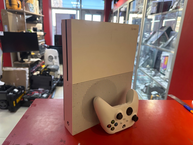 Игровая приставка Xbox one s