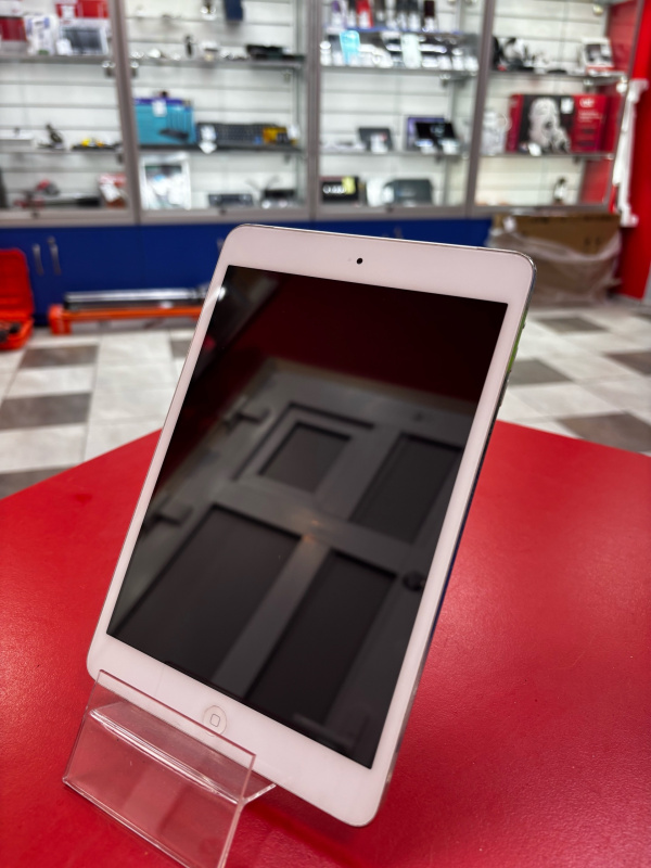 Планшет Apple iPad (1-го поколения) (2010)
