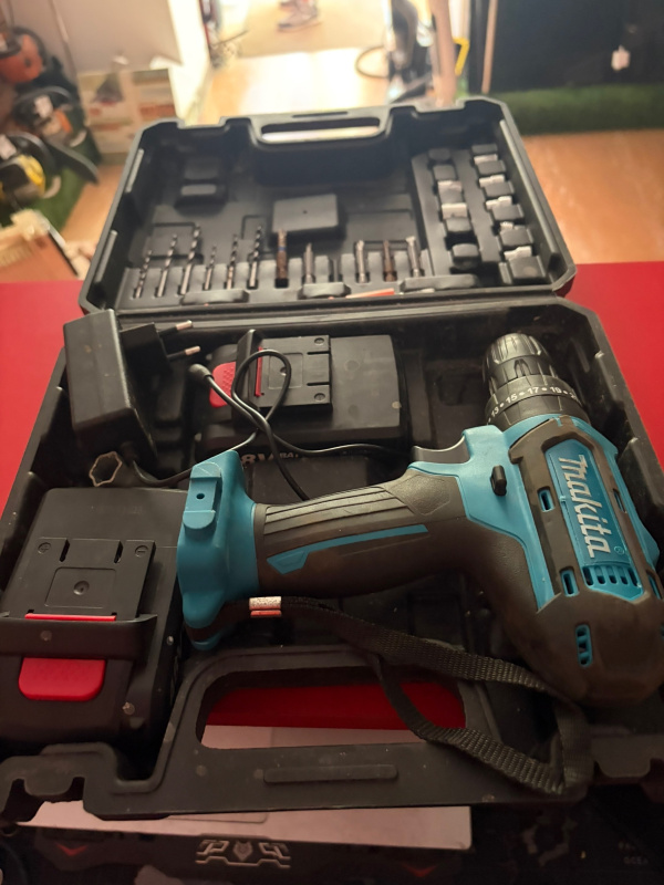 Шуруповерт Makita Не указана